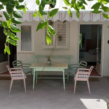 A Charming Oasis In The Heart 2 Апартаменты *