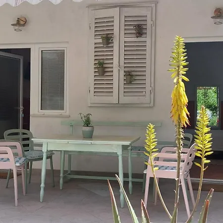Апартаменты A Charming Oasis In The Heart 2 *